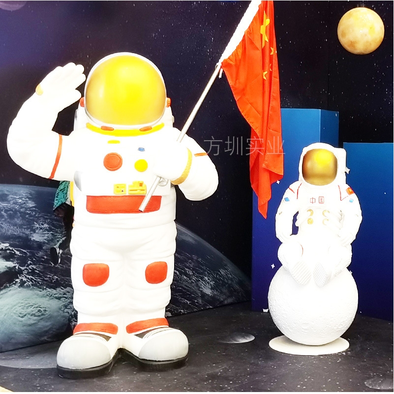 方圳航天飞行太空人模型景观摆件商场地产玻璃钢宇航员雕塑定制