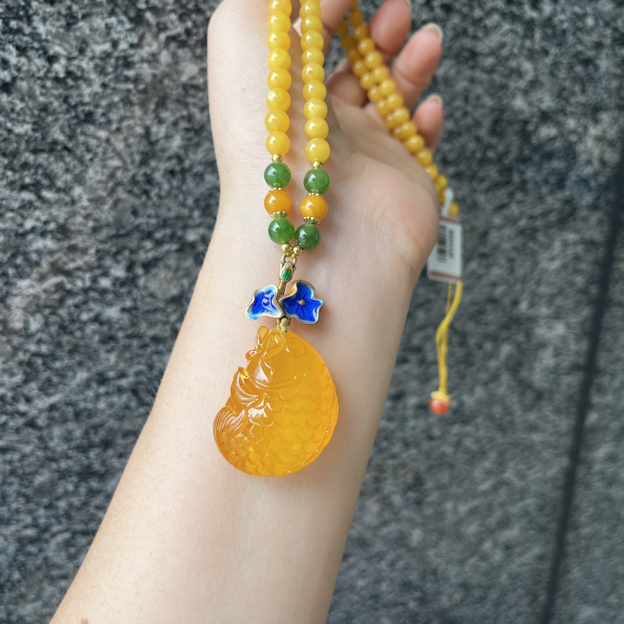 天然琥珀蜜蠟金魚(yú)吊墜項(xiàng)鏈毛衣鏈男女款鎖骨鏈送證書(shū)密蠟