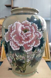 日本回流瓷器九谷烧圆山作，手点青粒美观大气，色彩漂亮。