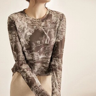 百搭 显瘦圆领T恤女内搭打底衫 新款 2025春秋水墨画印花网纱修身