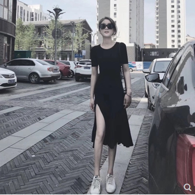 2021 summer New Short Sleeve Black split long skirt looks thin
