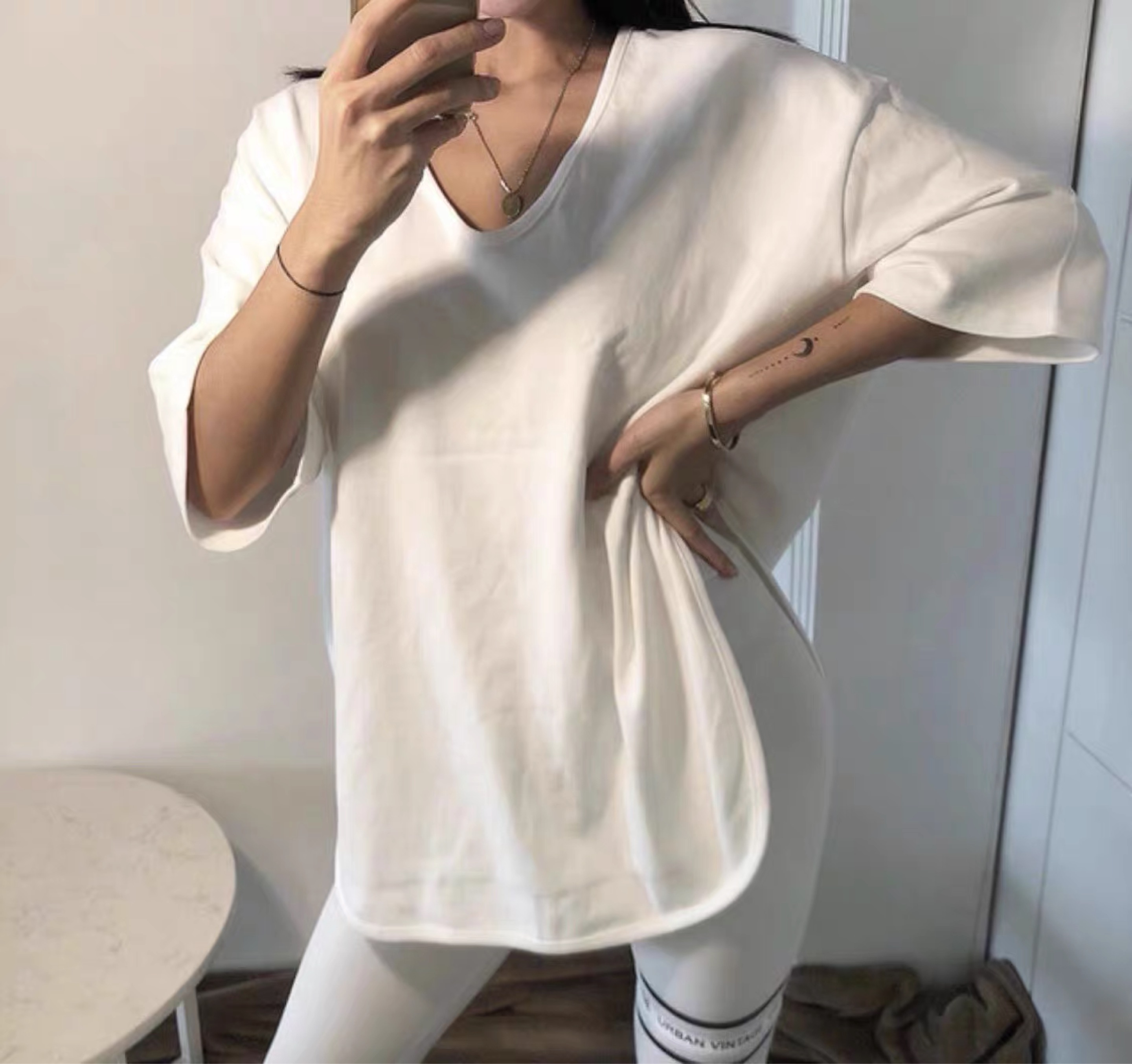 Short sleeve T-shirt women's fashion net red sexy clavicle top women's ingenuity