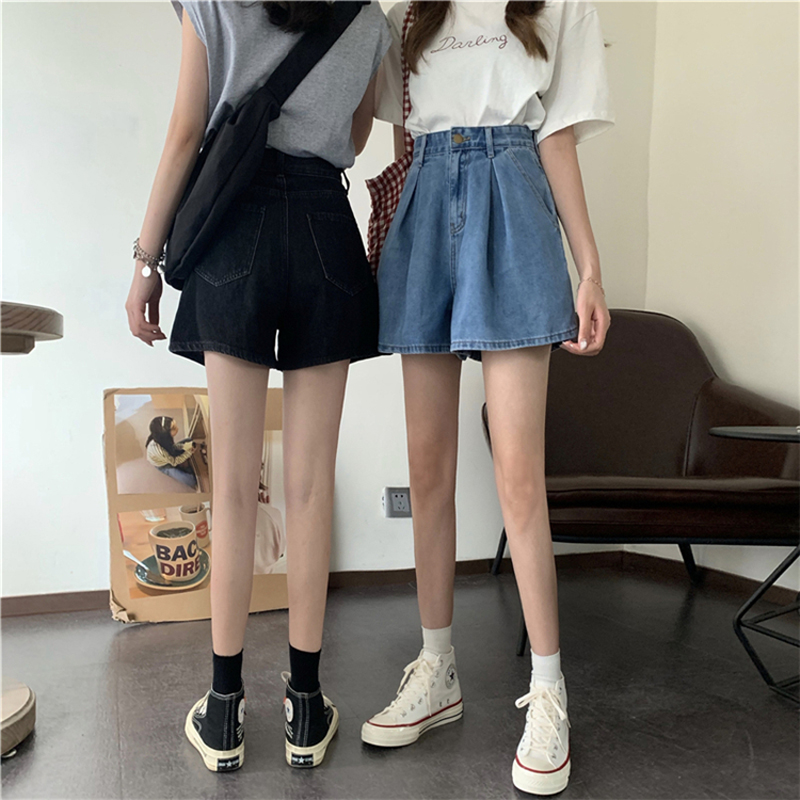 High waisted and thin A-line wide leg shorts with versatile jeans