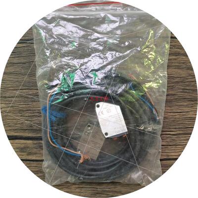议价全新无包装  O6S300+O6E304 光电开关 实物拍摄 现