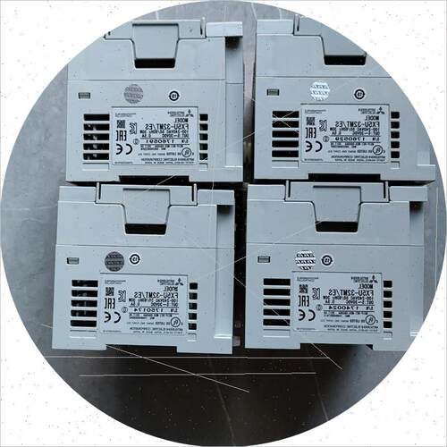 议价FX5U-32MT/ES17年产品成色充新功能包好包邮