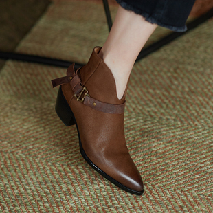 复古浅棕色尖头粗跟短靴女中跟冬季 单靴 新款 加绒女靴子及踝靴时尚