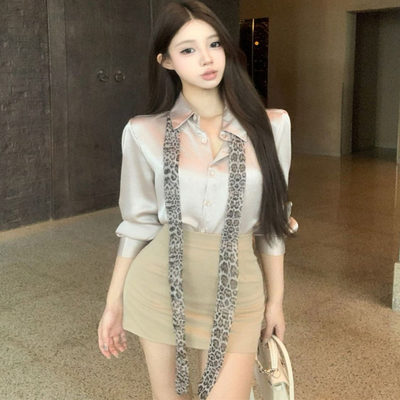 卡其色显瘦包臀短裙两件套装