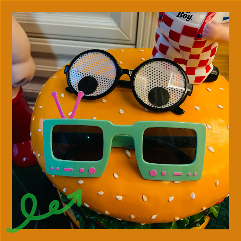 宝看电视容易近视哟~ 冰淇凌电视机眼镜 节日装扮眼镜抖音太阳镜