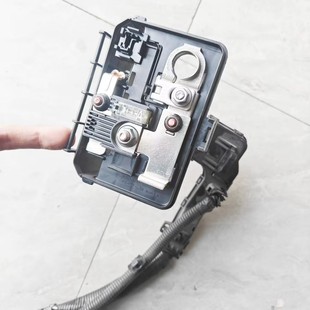 现代名图领动悦纳菲斯塔朗动索八索九新途胜电瓶正极线速保险接头