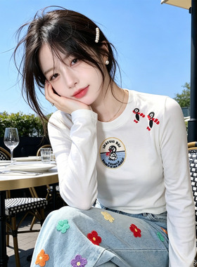 兮兮花颜白色磨毛长袖T恤女26春新款小个子可外穿内搭刺绣打底衫