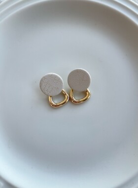 JaR 奶白色小羊皮复古港风耳环法式浪漫气质百搭耳饰耳钉