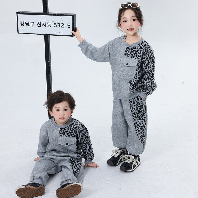 韩版男女童豹纹拼接卫衣套装春秋休闲运动两件套龙凤胎兄妹装2026