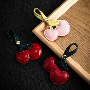 樱桃包包挂件适用于蔻驰挂饰钥匙扣爱心车厘子配饰礼物高级感女AX