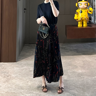 质感轻奢老钱风 百褶深蓝色半裙设计感半身裙 醋酸链条印花