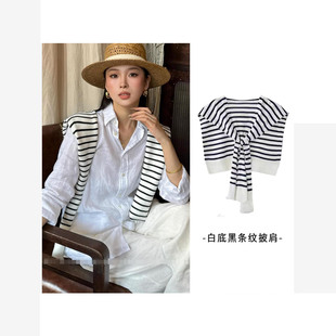 覆古老钱风黑白条纹披肩女款秋冬高级感坎肩搭配衬衫百搭围巾新品