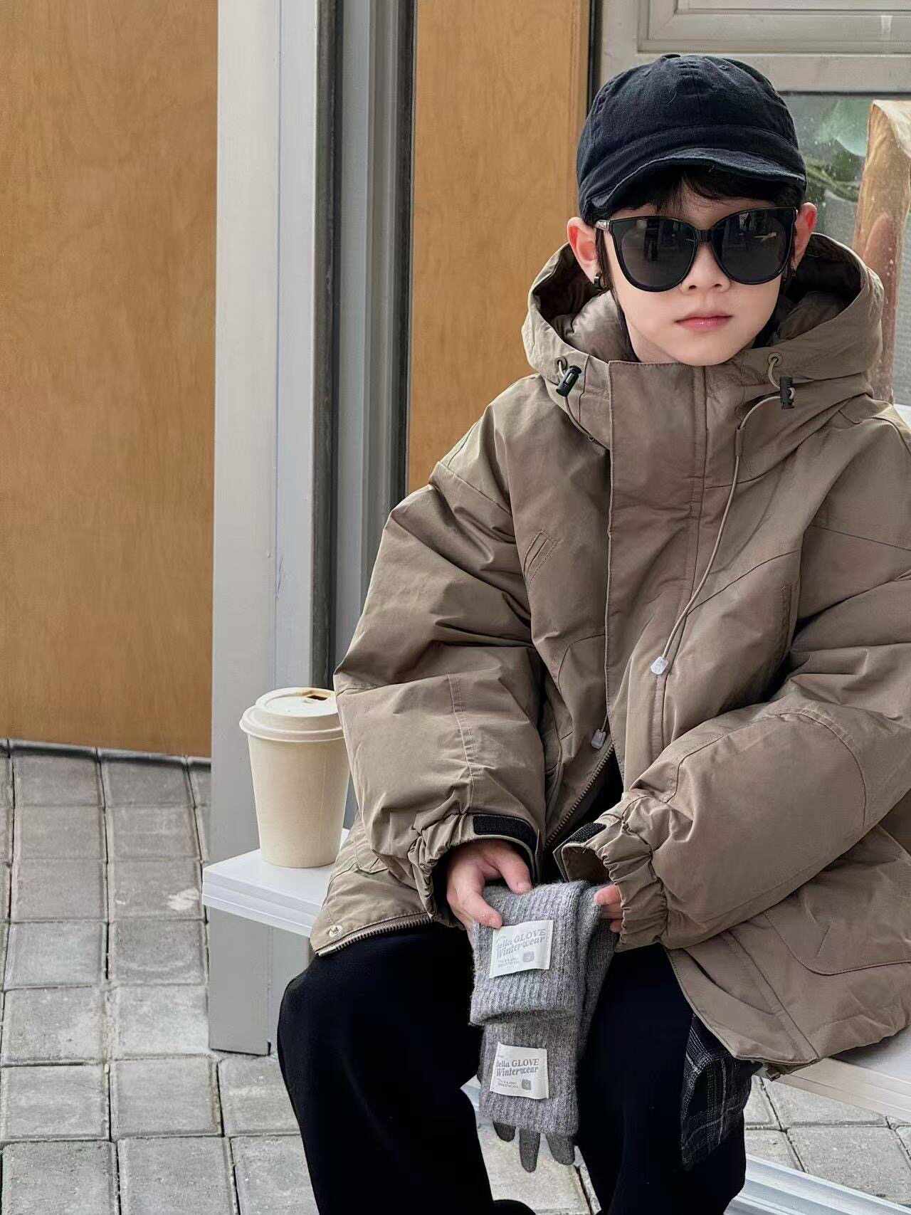 波拉韩国童装2024冬款男童保暖外套女童字母休闲抽绳连帽工装羽绒