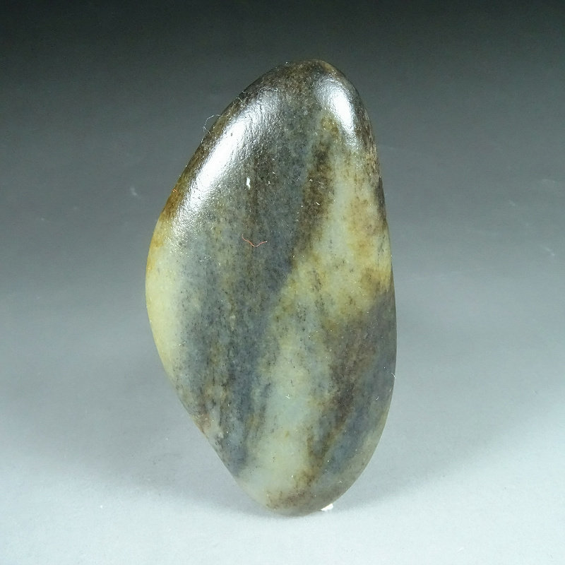 新疆和田玉籽料原石105克玉石天然随型原料双色皮和田青白玉把件C