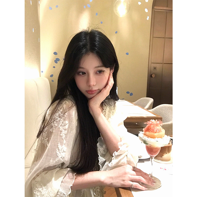 VASSE气质韩系蕾丝肌理木耳边V领衬衫女秋宽松显瘦温柔不规则上衣