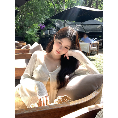 VASSE美蟹超百搭莱赛尔天丝V领防晒针织女夏显瘦透气竖纹柔软小衫