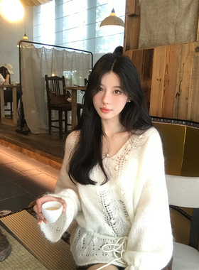 VASSE美蟹 温柔超幼马海毛羊毛白色V领镂空毛衣女秋抽绳针织上衣