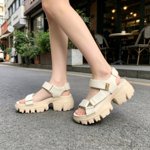日单夏季新款厚底双扣外穿百搭增高皮带扣一字拖防滑女凉鞋小码