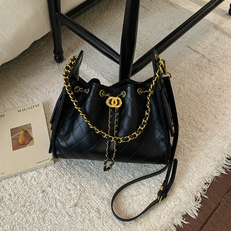 时尚气质链条高级感锁扣菱