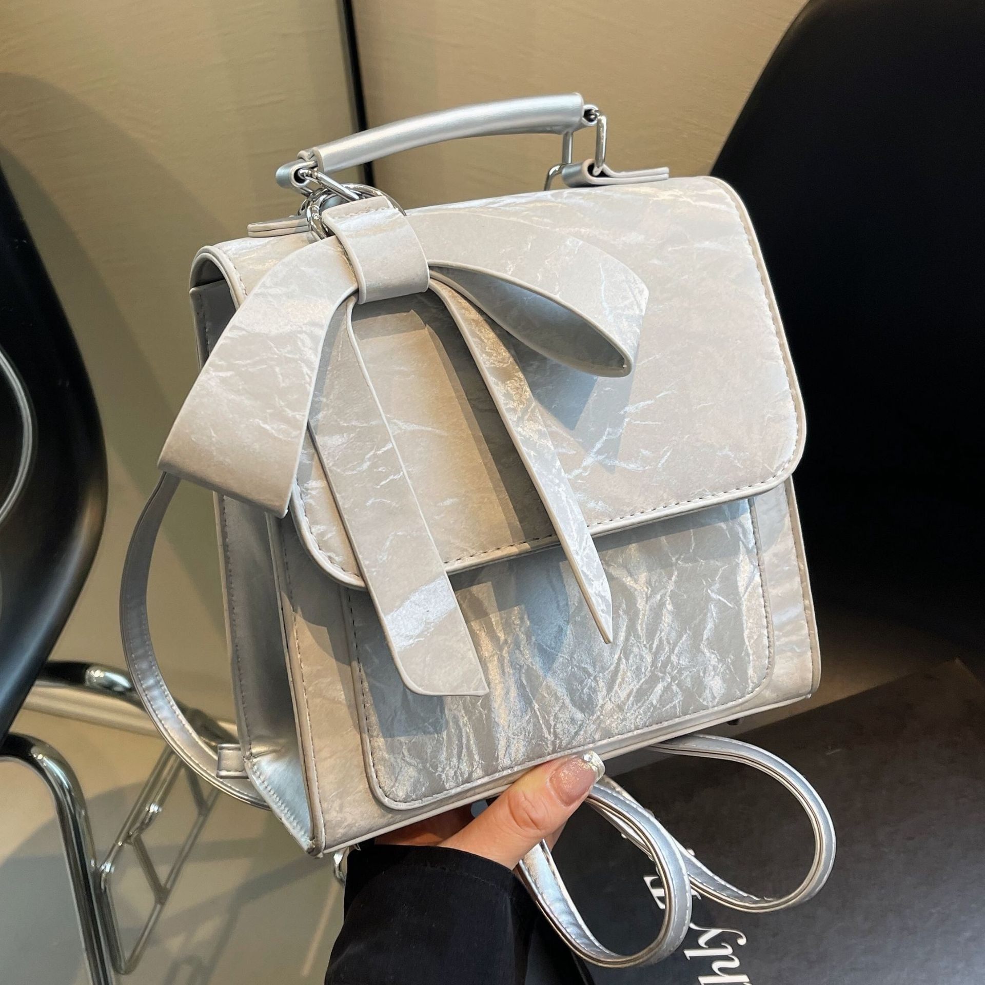 高级感背包女士双肩包2024新款时尚纯色质感休闲双肩背包手提书包