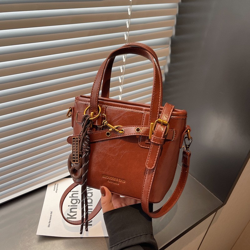 时尚高级感小众水桶包2025