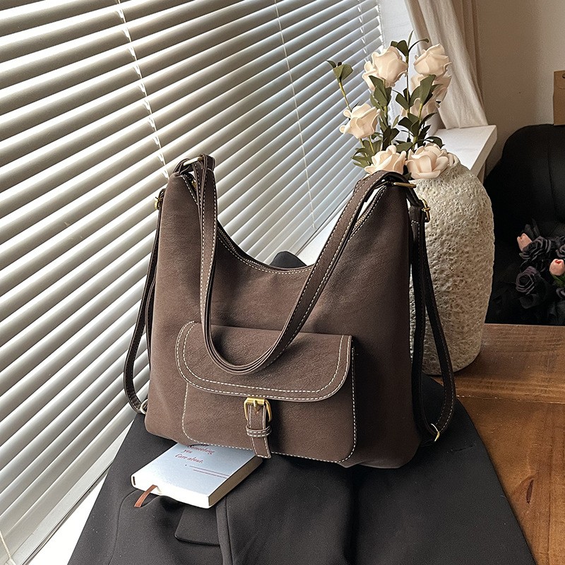 休闲大容量通勤双肩包2025