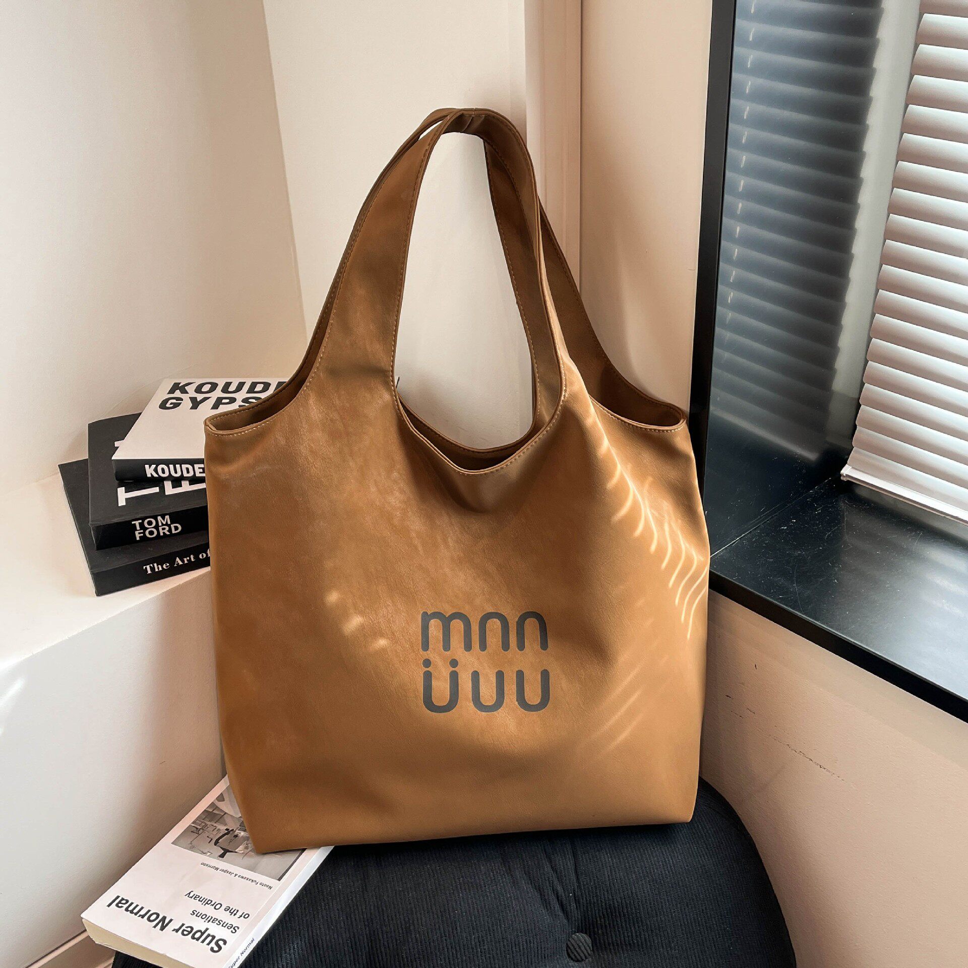 复古大容量腋下包包女2025新款潮秋冬韩版字母托特包手提通勤包