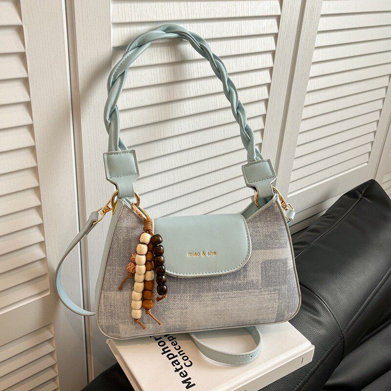 简约气质韩版休闲小方包2026高级感纯色ins超火单肩斜跨包