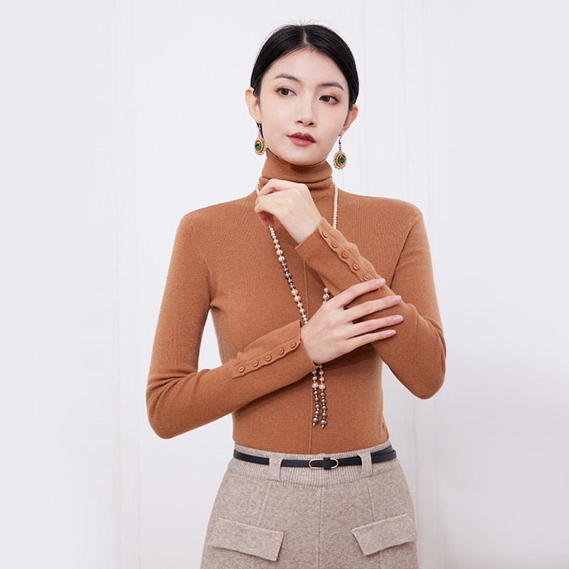 修身羊毛针织衫堆堆领纽扣高领