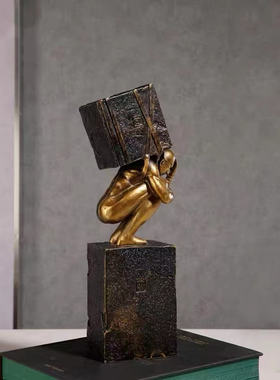 北欧轻奢负重思考者人物雕塑摆件样板房间办公室书房书柜桌面摆设