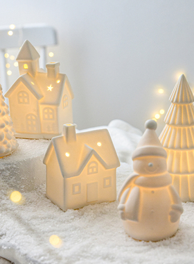诺琪北欧圣诞陶瓷房子桌面摆件发光圣诞雪屋雪人迷你圣诞树装饰品