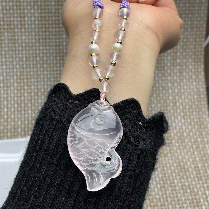 天然粉水晶吊坠粉色水晶雕刻鱼项链男女款幸运鱼水晶项坠一物一图
