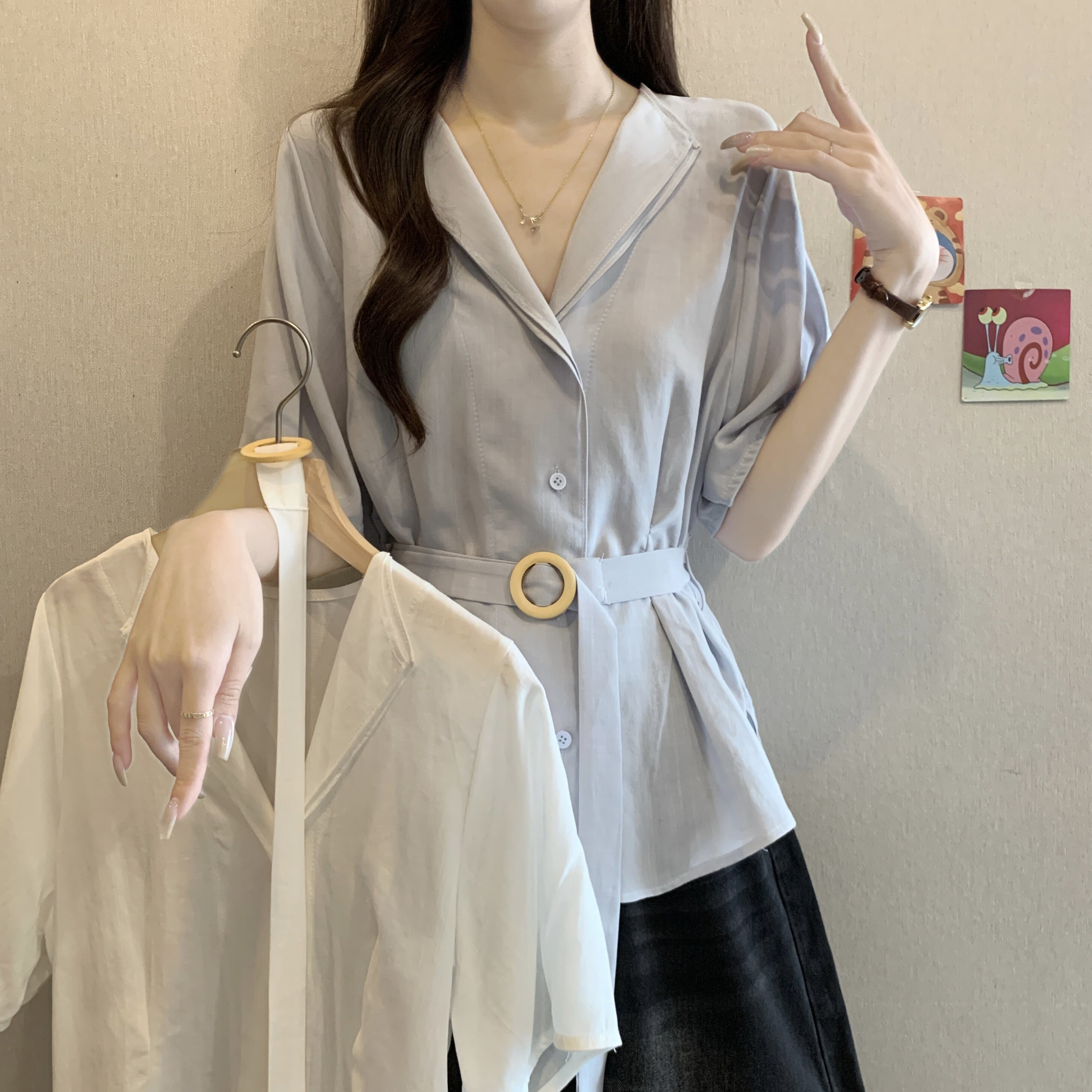 大码女装韩版设计感V领高级衬衫胖妹妹收腰显瘦百搭短袖上衣