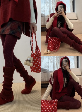 从圣诞树到脚尖浪漫深红菱格连裤袜叠搭酒红色花朵针织袜套