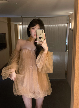 泡菜家 拼接网纱一字肩连衣裙女夏季设计感泡泡袖花苞短裙