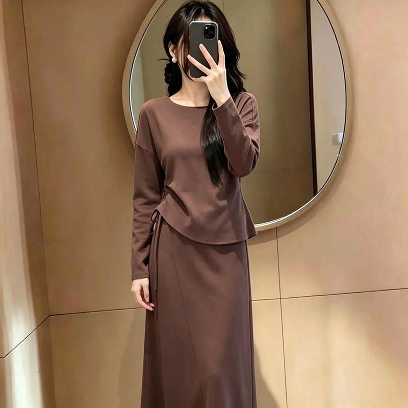 秋季穿搭休闲风大码套装新款今年流行爆款女装长袖上衣+高腰半裙