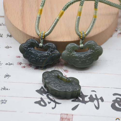天然和田玉祥云平安锁吊坠国风