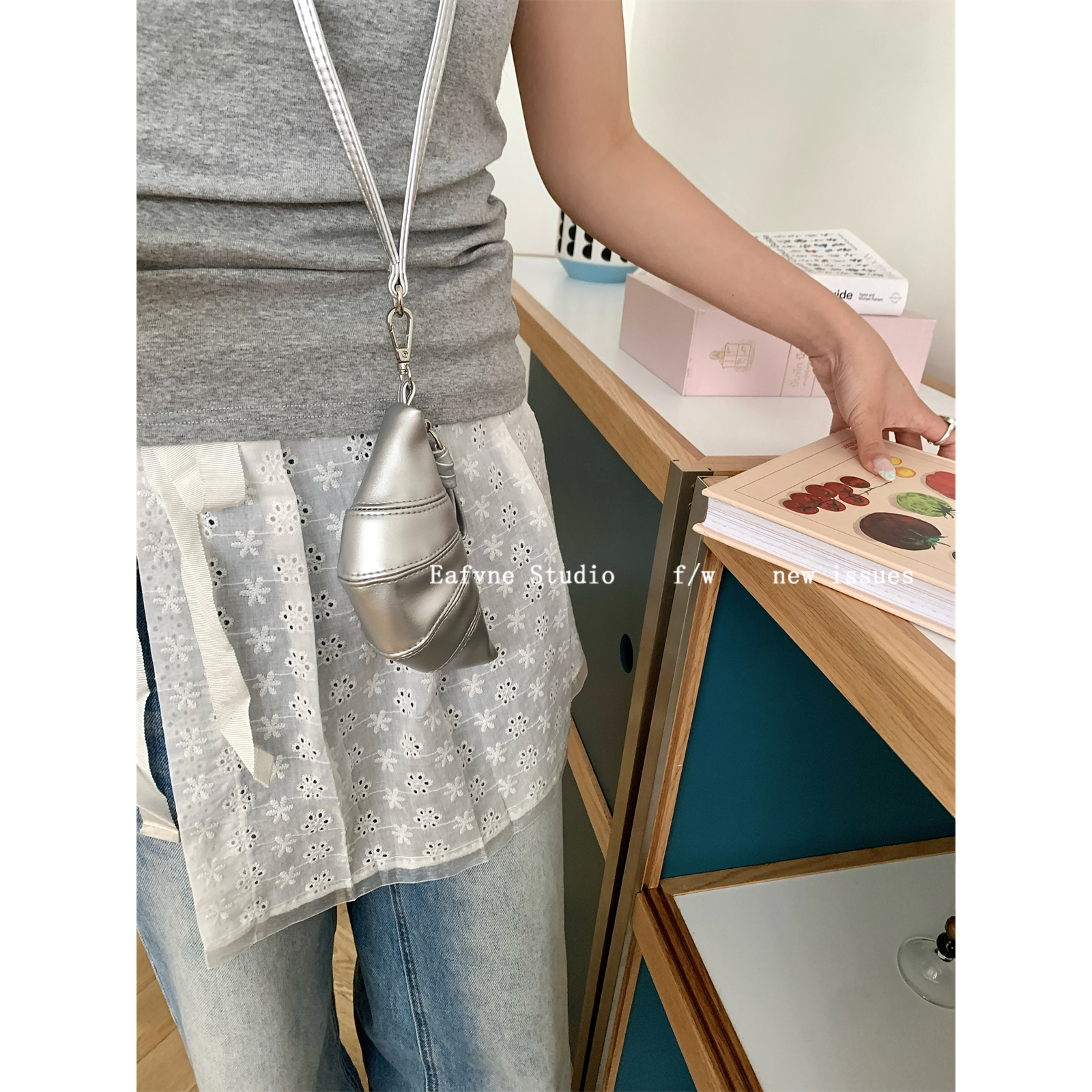 精致挂脖包可颂牛角包包小众饺子包迷你复古钥匙零钱包口红耳机包