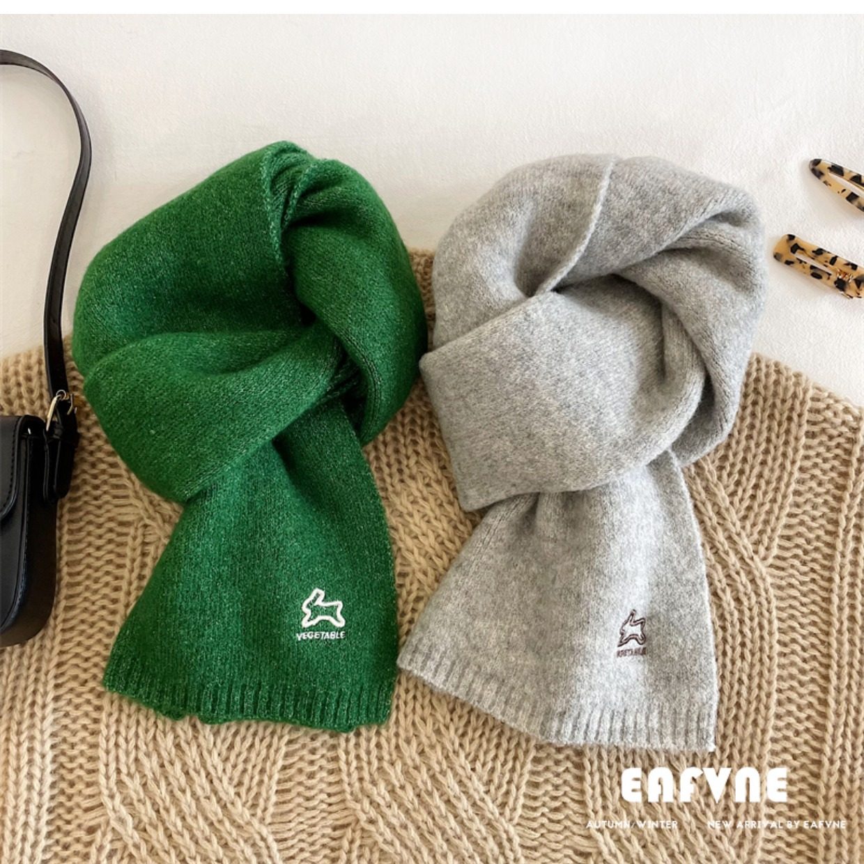 韩国原创刺绣兔子复古围巾女秋冬季保暖百搭绿色针织围脖纯色披肩