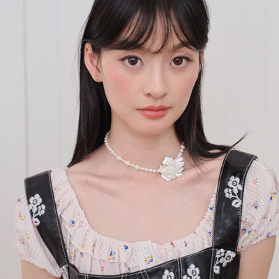 荒原原创 优雅奶油白珍珠花朵锁骨链女气质名媛高级轻奢短款项链