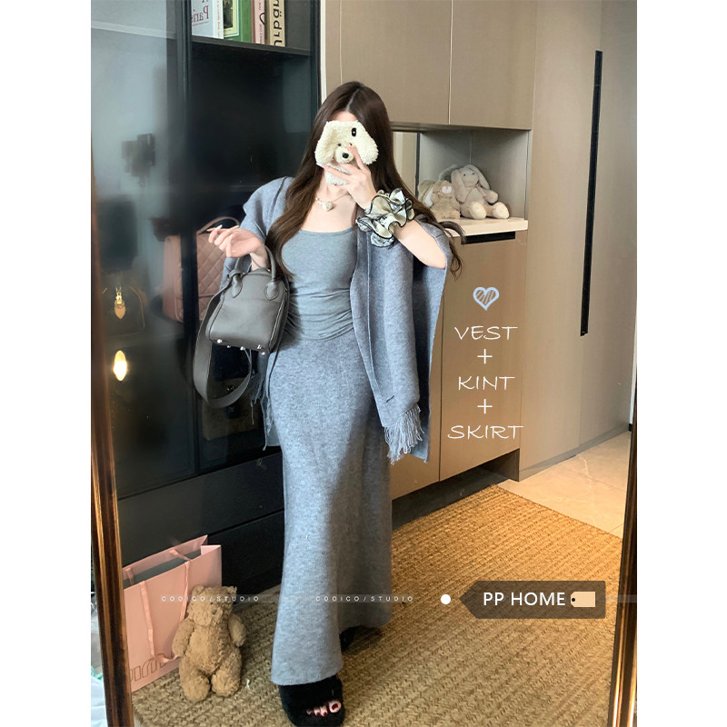 日本offcat慵懒风斗篷黑色毛衣外套女秋冬纯欲v领修身针织连衣裙