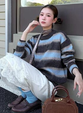 日本OFFCAT秋冬新款设计师款高级感彩色马海毛宽松圆领条纹毛衣女