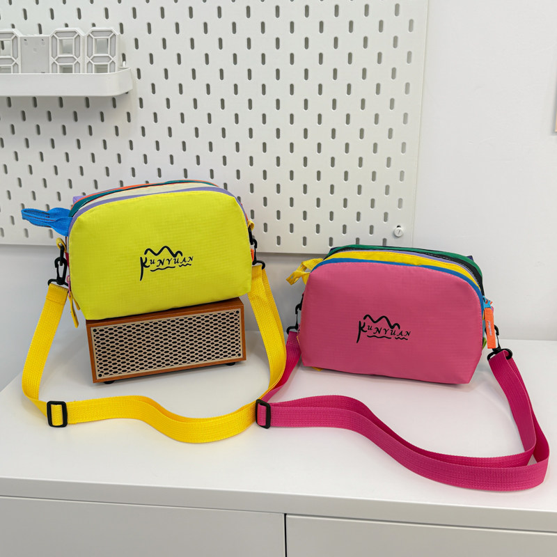 外出包春夏多巴胺斜挎包旅行小巧轻便户外运动防水ins多层化妆包