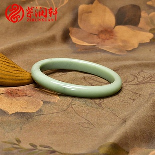 已结缘新疆和田玉沙枣青手镯58 7MM扁条老料且末料亚光天然仙女款