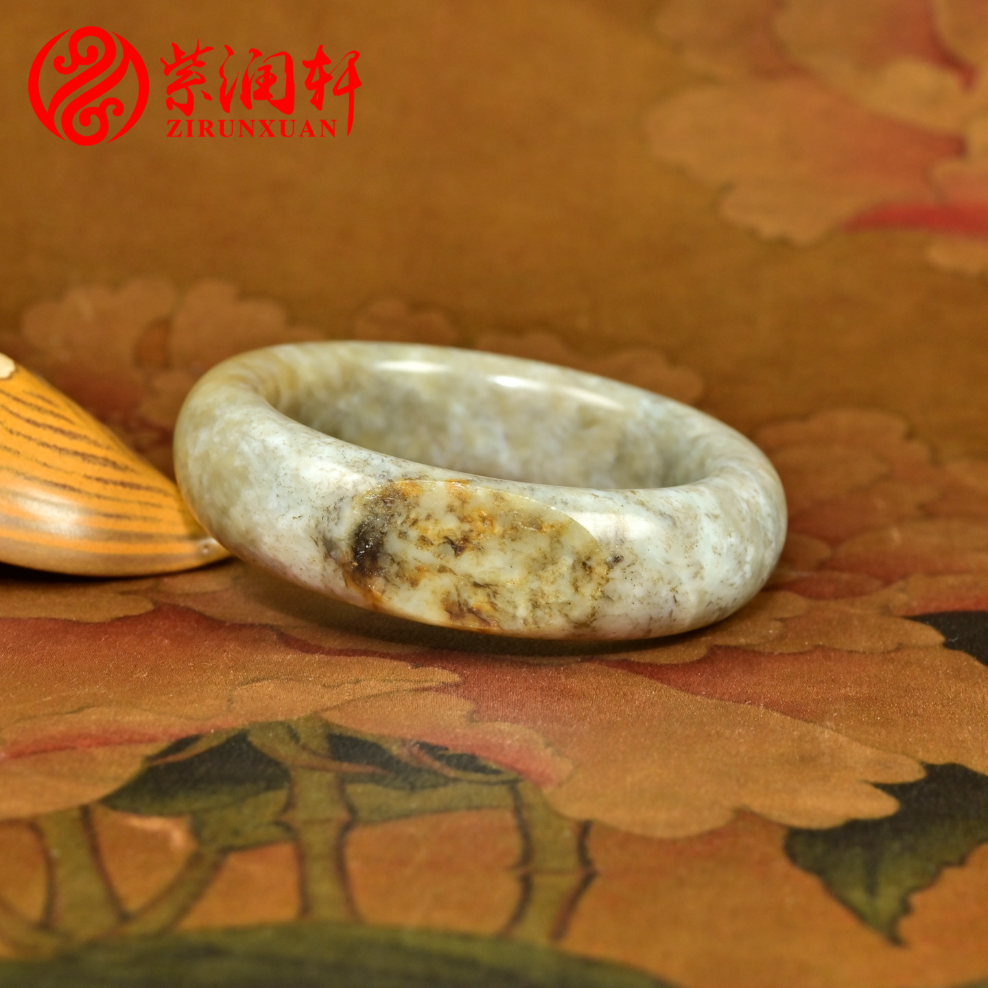 紫润轩新疆和田玉糖玉籽料手镯聚秋梨皮蜜糖色肥厚57MM哑光传家级