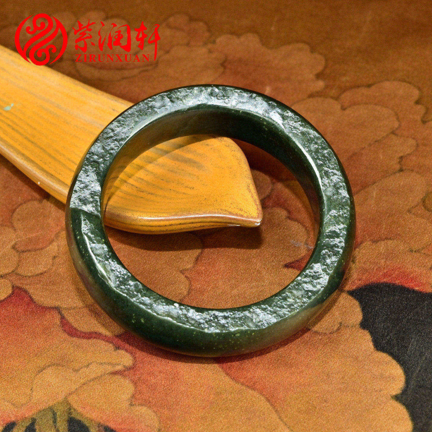 和田玉戈壁料油青手镯满皮随形