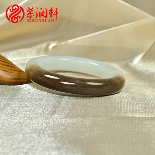 和田玉糖白玉手镯羊脂玉俏色分明